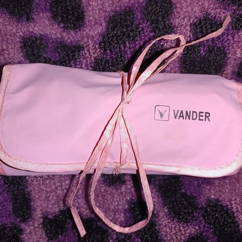 Vander 27 Piece Makeup Brush Kit & Case